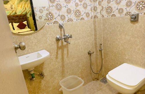 Andheri West Hotel | Hotel Newyork by Stayzy Rooms