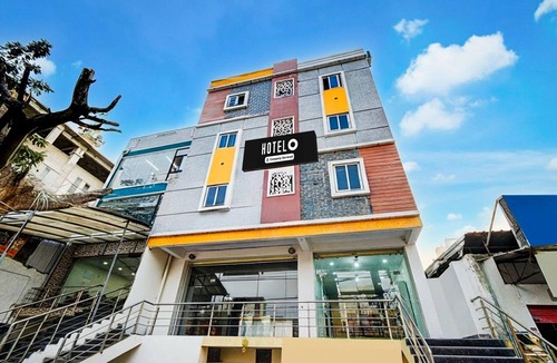 Hyderabad House | Hotel O Hafizpet Railway Station