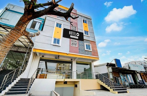 Hyderabad House | Hotel O Hafizpet Railway Station