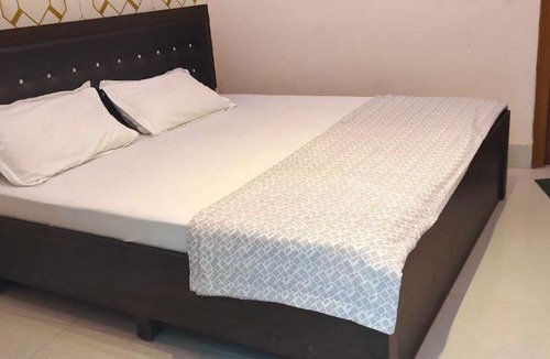 Faizabad House | Hotel O Home Shree Narayana Homestay