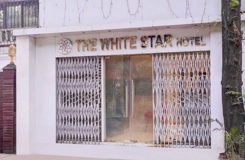 Andheri West House | Hotel O Lokhandwala Andheri West