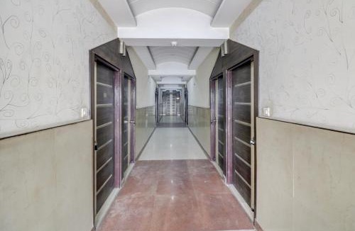 Meerut Hotel | Hotel O Mukut Mahal