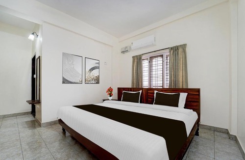 Kulanada Hotel | Hotel O Pathanamthitta Near Mahatma Gandhi Statue