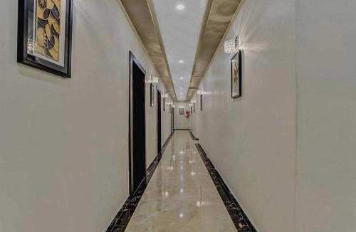 Pashim Vihar Hotel | Hotel O Raas Near Peera garhi Metro Station