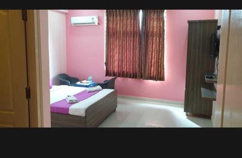 Ferozpur Jhirka Hotel | Hotel O Royal Berry