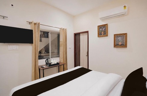 Sudhowala Hotel | Hotel O Uttaranchal University Formerly Anand Residency