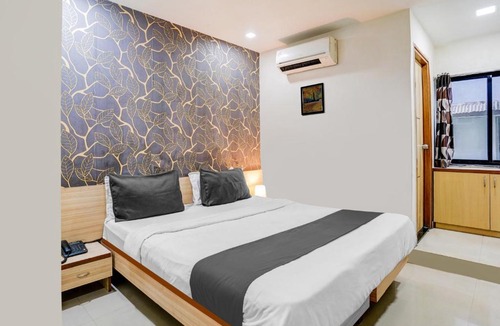 Ellis Bridge Hotel | Hotel O Veejay