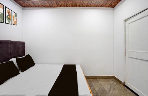 Karchana Hotel | Hotel O Vinayak