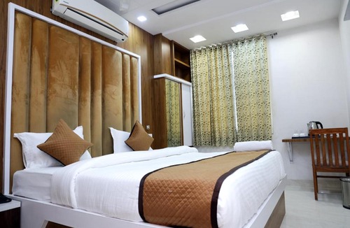 Tonk Road Hotel | Hotel Om Elegance