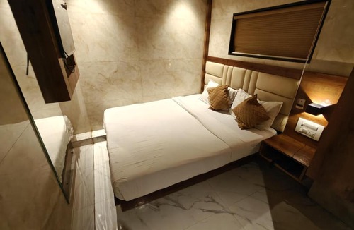 Dharavi Hotel | Hotel Omega