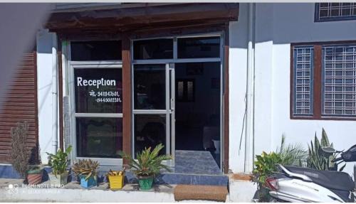 Dunda Hotel | Hotel Omkaar & Restaurant Chinyalisaur