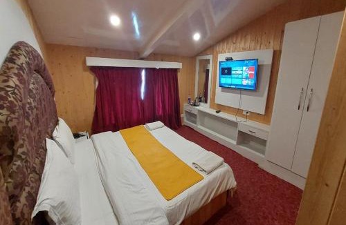 Laripora Hotel | Hotel Outlook - Pahalgam