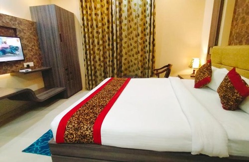 Varanasi Hotel | Hotel Ozas Grand