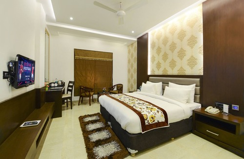 Etmadpur Hotel | Hotel Palm Galaxy