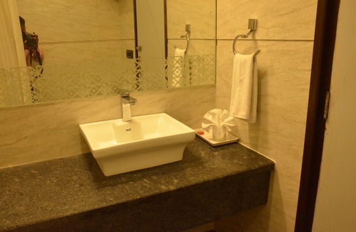 Etmadpur Hotel | Hotel Palm Galaxy