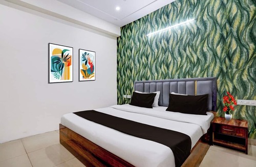 Sector 70 Hotel | Hotel Palm Paradise