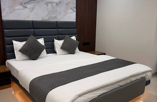 Anand Hotel | Hotel Peacock