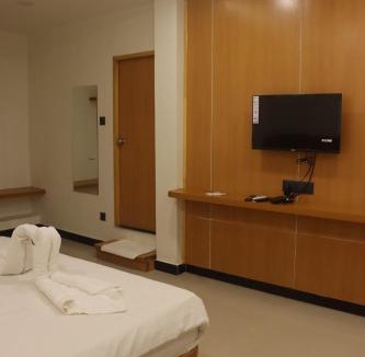 Lodhi ka Mahal Hotel | Hotel PineTree