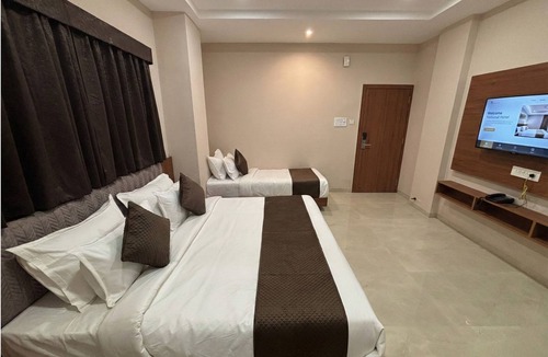 Sanwer Hotel | Hotel Pragya Paradise