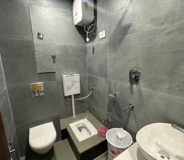 Ajmer Hotel | HOTEL PREMIER CHOICE - JUST 150 Meters FROM AJMER SHARIF DARGAH