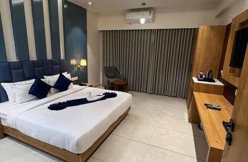 Dwarka Hotel | Hotel Premji by Shivalaya Darshanam