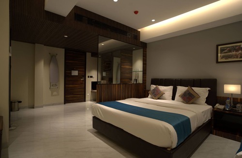 Bhuj Hotel | Hotel Prince