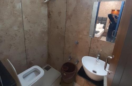 Dwarka Hotel | Hotel Purushottam