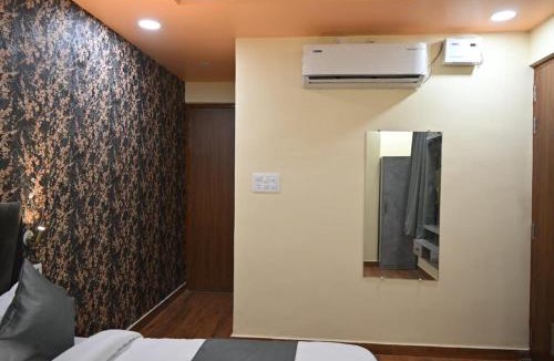 Kanpur Hotel | HOTEL RAAS PLAZa