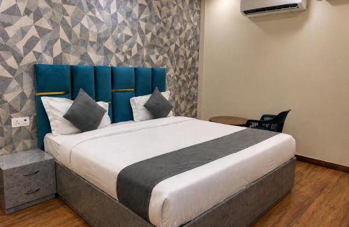 Kanpur Hotel | HOTEL RAAS PLAZa
