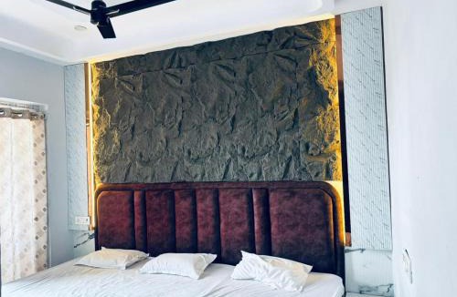 Mathura House | Hotel Radha Madhavam