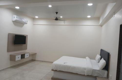 Anand Hotel | Hotel Radhe Palace