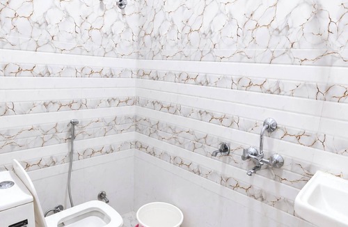 Mahmoorganj Hotel | Hotel Rainbow Comfort Stay