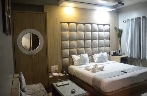 Shivpuri Hotel | HOTEL RAJ PALACE SHIVPURI