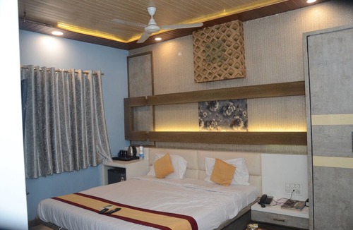 Shivpuri Hotel | HOTEL RAJ PALACE SHIVPURI