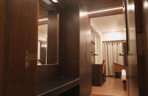 Bhopal Hotel | Hotel Rajhans Regent
