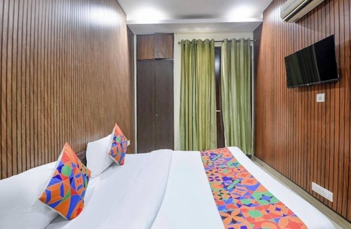 Sector 39 Hotel | Hotel Red Leaf