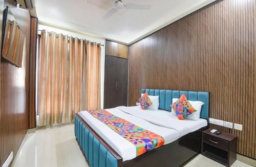 Sector 39 Hotel | Hotel Red Leaf