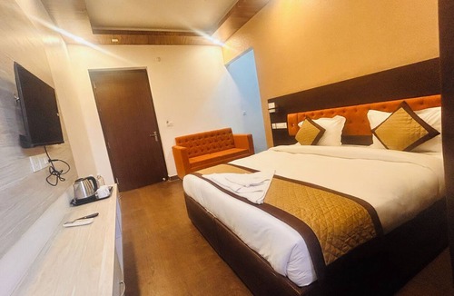 Kushinagar Hotel | HOTEL RED SAPPHIRE