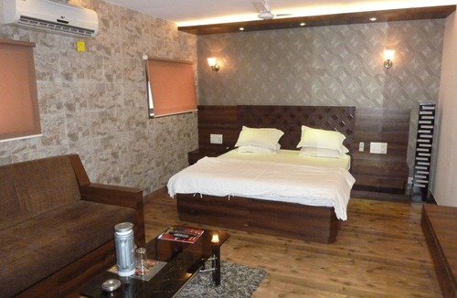 Girgaon Hotel | Hotel Regal Palace