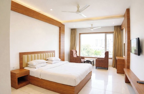 Nainital Hotel | Hotel Riverside Resort Near Kainchi Dham
