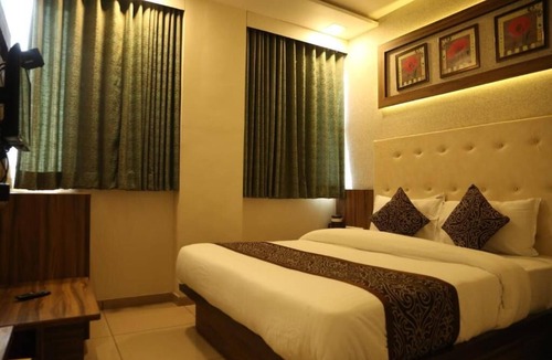 Ahmedabad Hotel | Hotel RK Palace