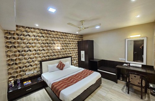 Mahmoorganj Hotel | Hotel Royal Ambience