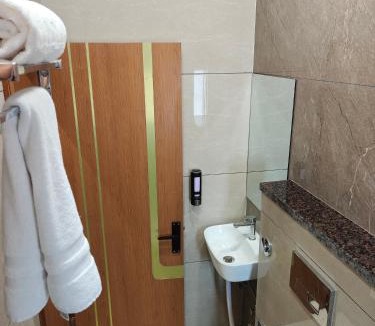 Aligarh Hotel | Hotel ROYAL DC