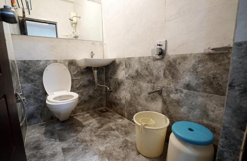 Sarkhej Hotel | Hotel Royal