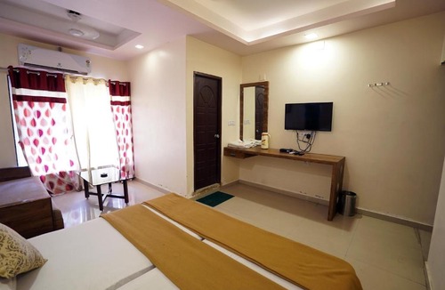 Sarkhej Hotel | Hotel Royal