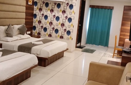 Vadodara Hotel | Hotel Royal King