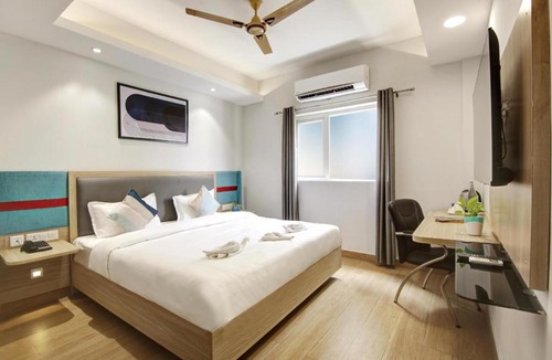 DLF City Hotel | Hotel Royal Orbit Near Dronacharya Metro station