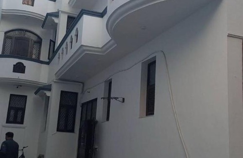 Gurugram House | Hotel Royal Retreat