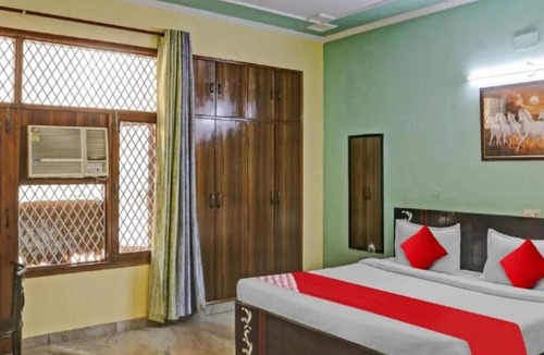 Gurugram House | Hotel Royal Retreat