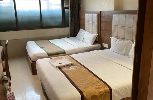 Vile Parle Hotel | Hotel RR Inn
